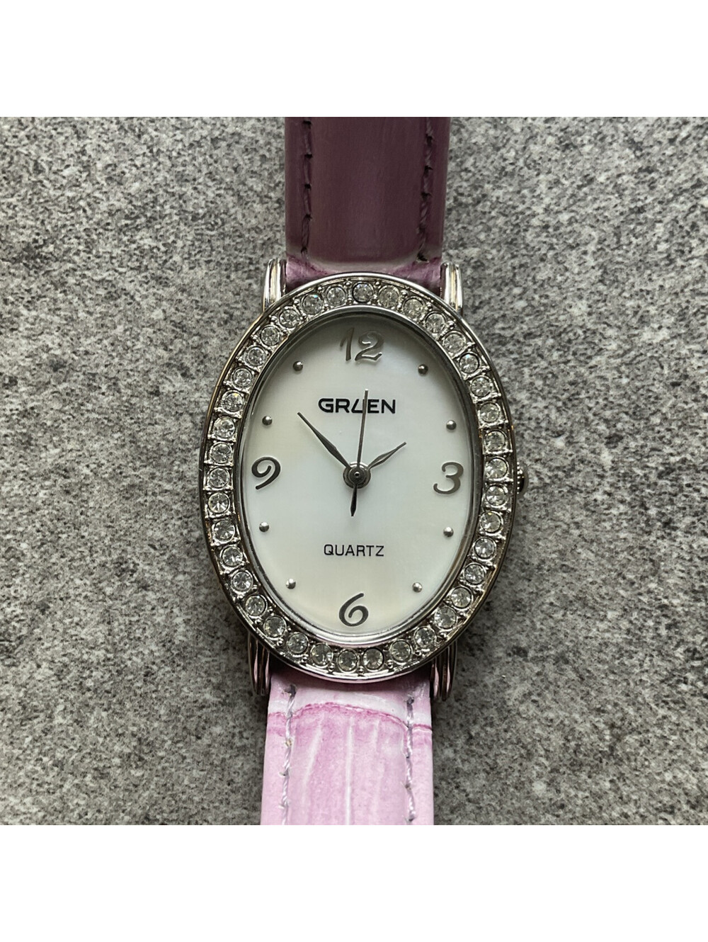 Beautiful Gruen Womens Watch 24mm Silver Tone Case Crystal Accent Bezel Bin T